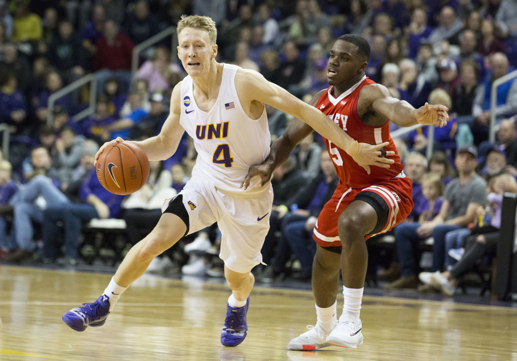 010420kw-uni-basketball-01
